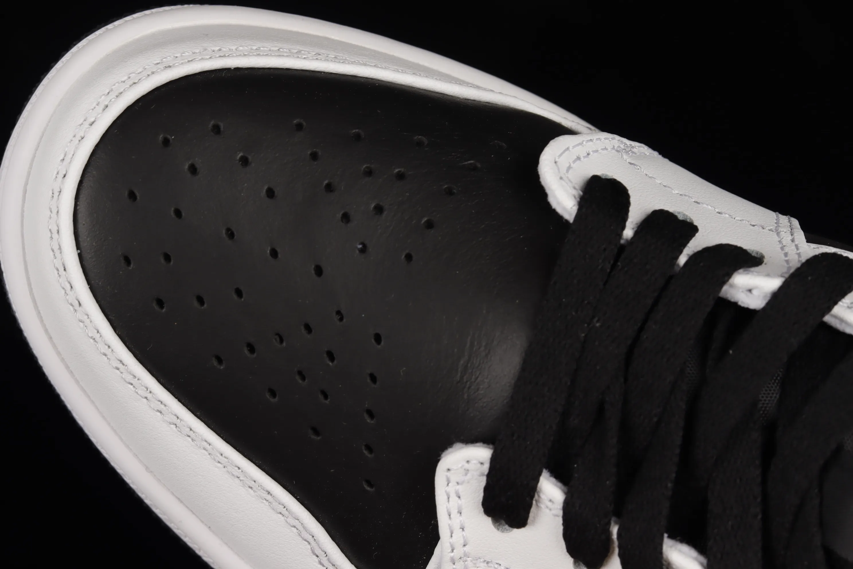 All categories Air Jordan Jordan series basketball shoes Air Jordan 1 Mid Air Jordan 1 Mid AJ1 Joe 1 Platinum Panda mid-top basketball shoes 554724-190